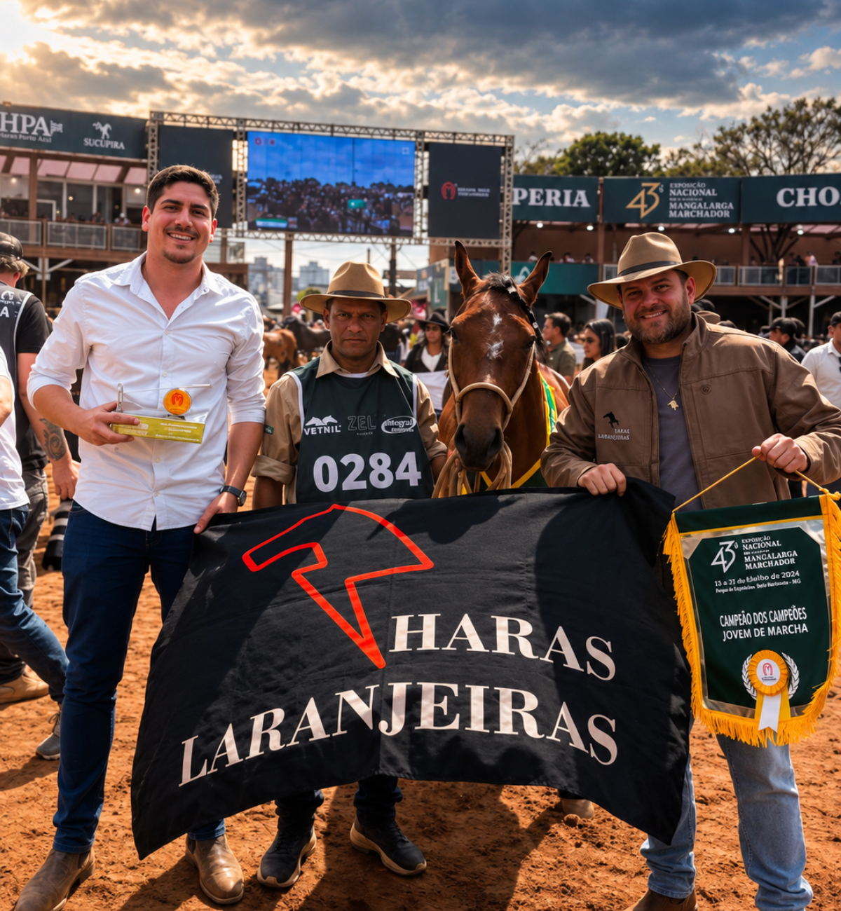 Marcos Filipe premiado na Exposição Nacional do Mangalarga Marchador com o animal campeão